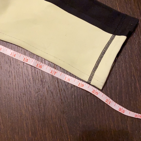 Lululemon Capri size 4 reversible - Picture 6 of 9